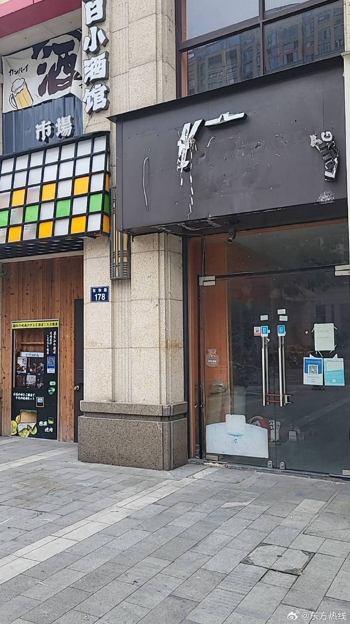 一千平方酒店，三十间客房，环境清新雅致，靠近最大型小区，周边无一间旅馆，去年装修完，设有停车场，接手可盈利
